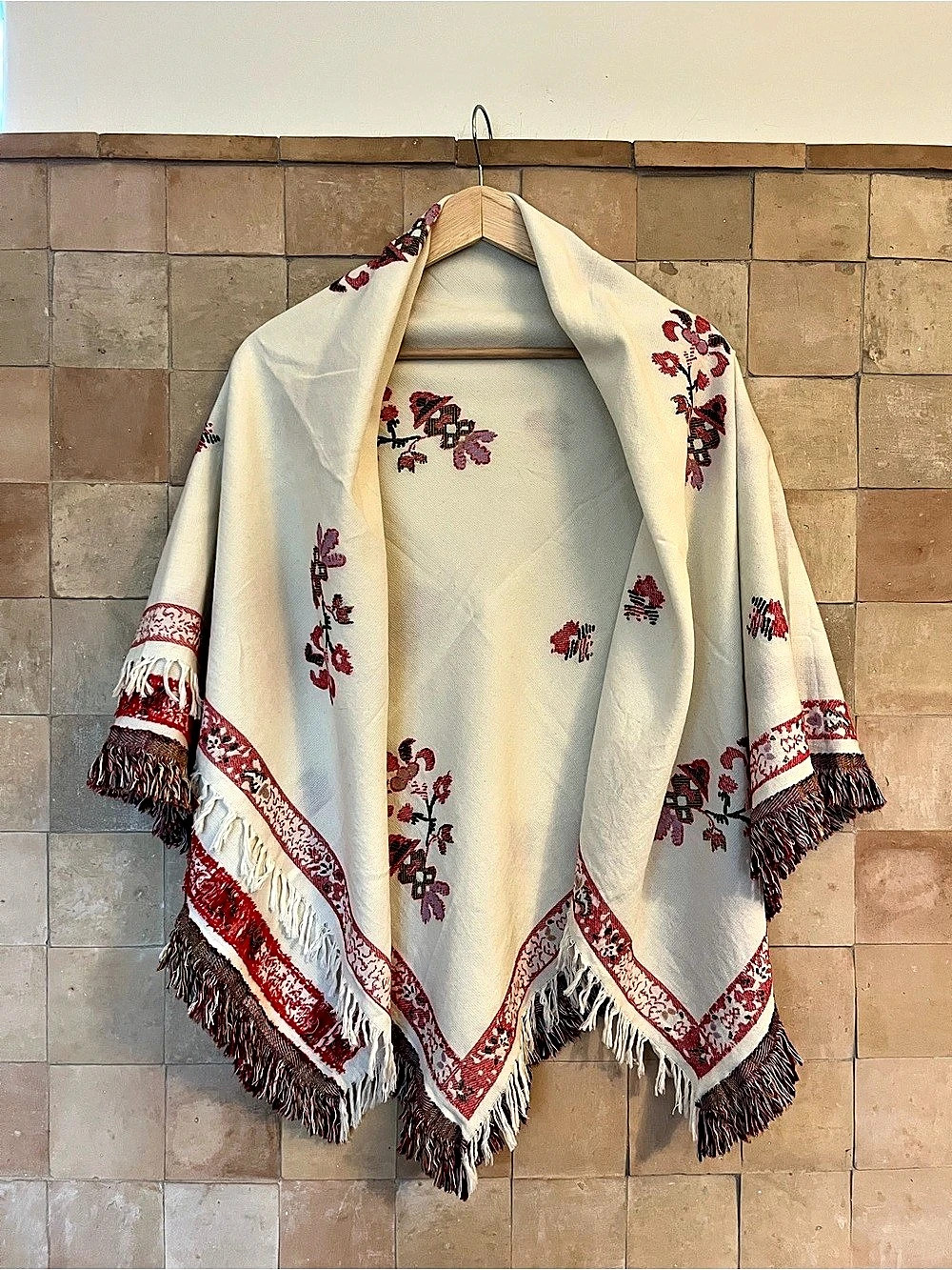 Floral Jacquard Scarf w Fringe
